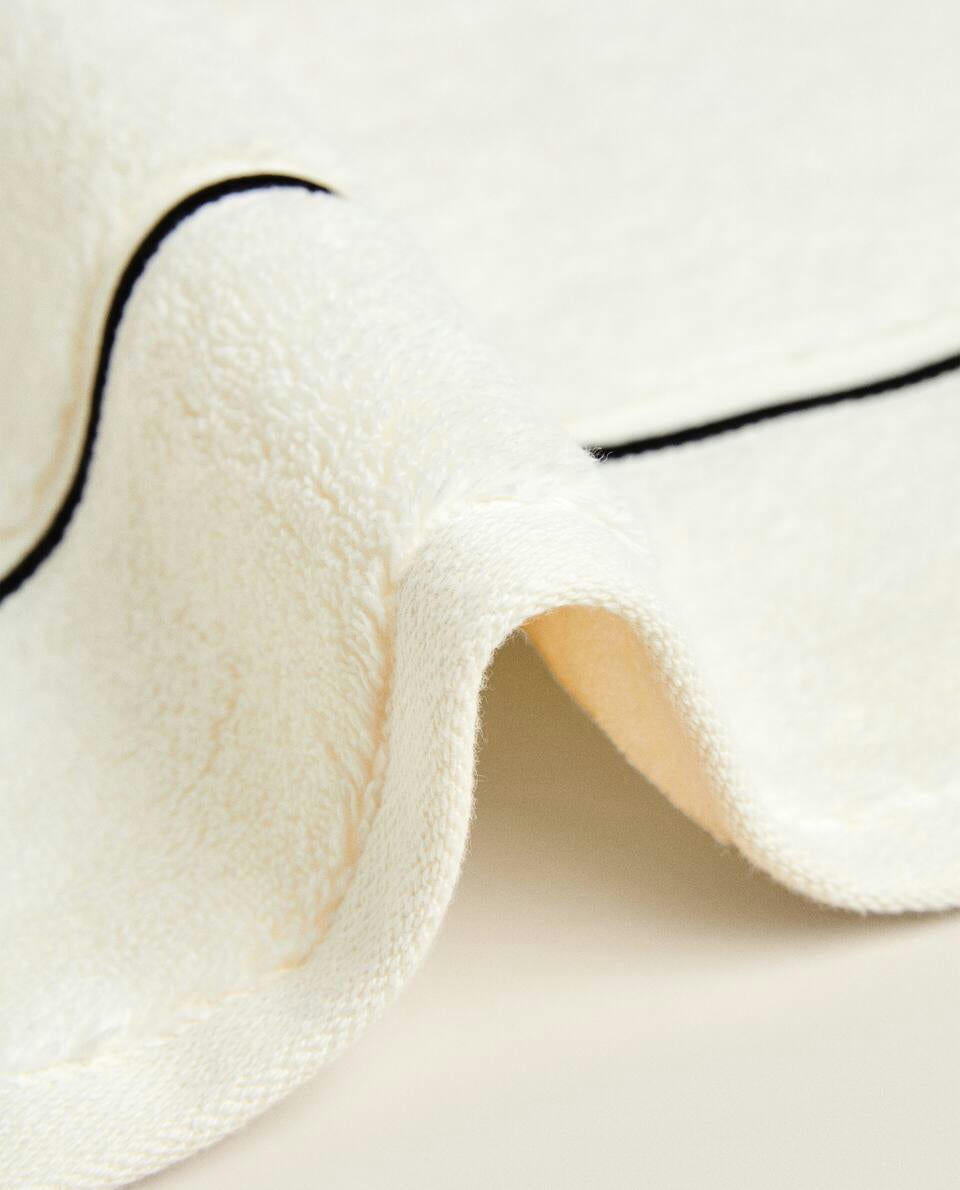 EMBROIDERED SCALLOPED EDGE TOWEL