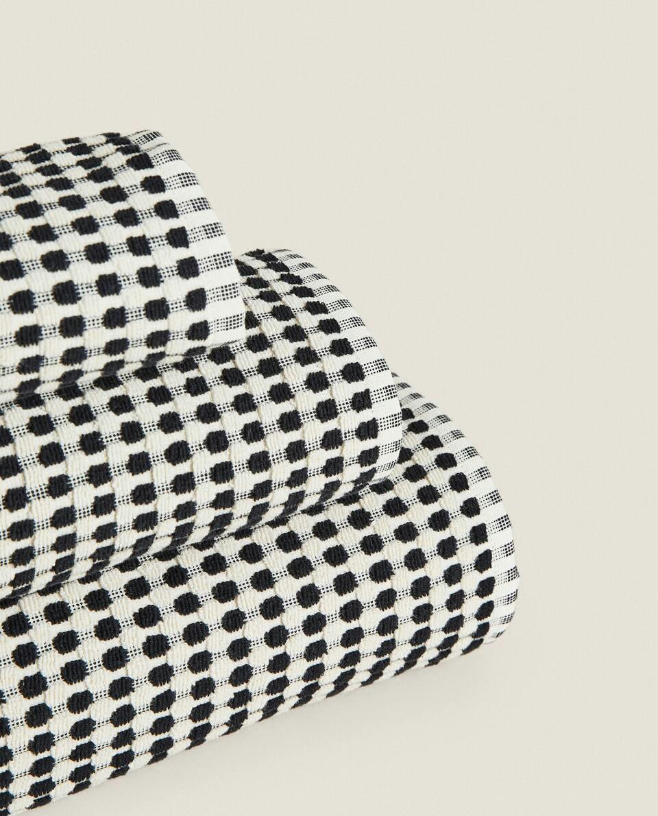 TEXTURED COTTON TOWEL
